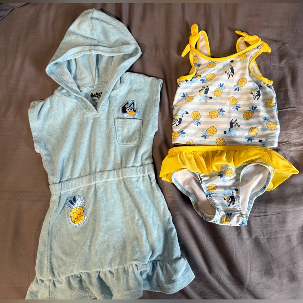 🟥 SOLD 2t bluey swim suit with swim cover